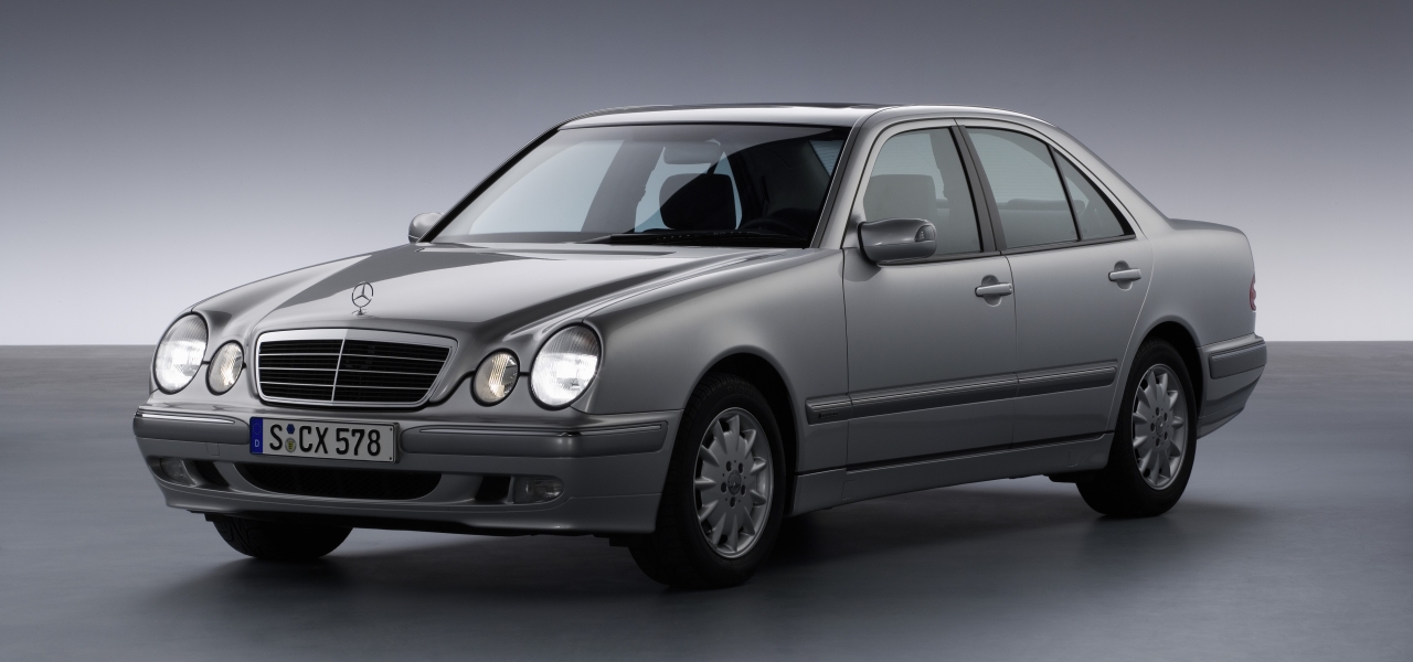 最为精简的一代、也是最为经典的一代E-Class：W210四眼仔